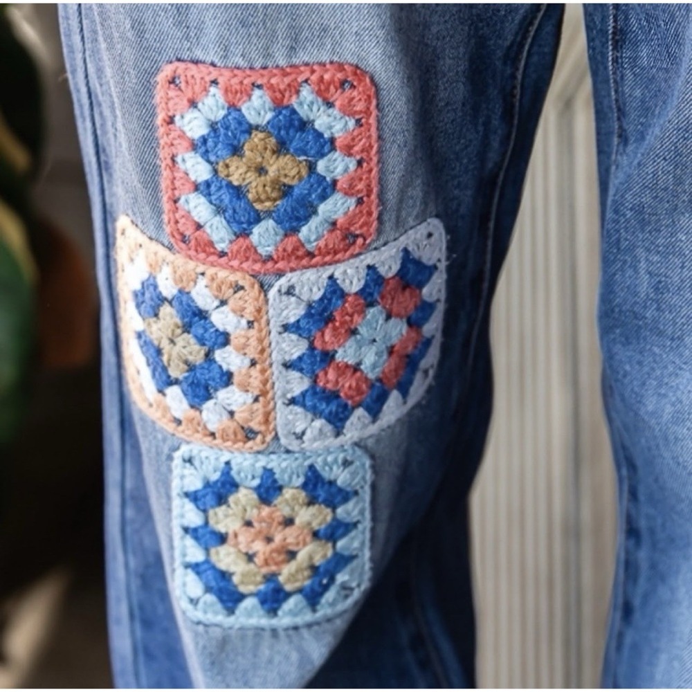 Oli & Hali Boho Crochet Multicolor Granny Square Patch Jeans Raw Hem Size Medium - Picture 9 of 11